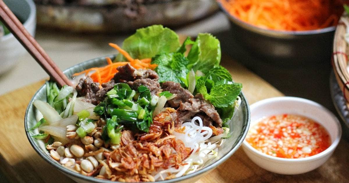 Bún bò Nam Bộ